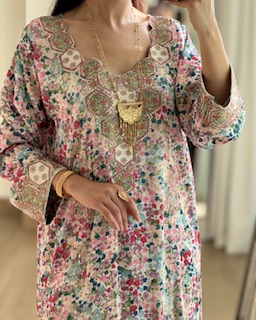 IMG_1687 Mukhawar silk Roses-DT0124