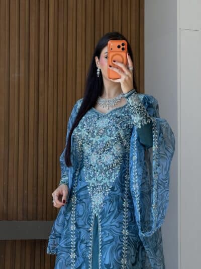 Anoona Thoub style