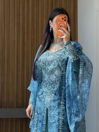 Anoona Thoub style