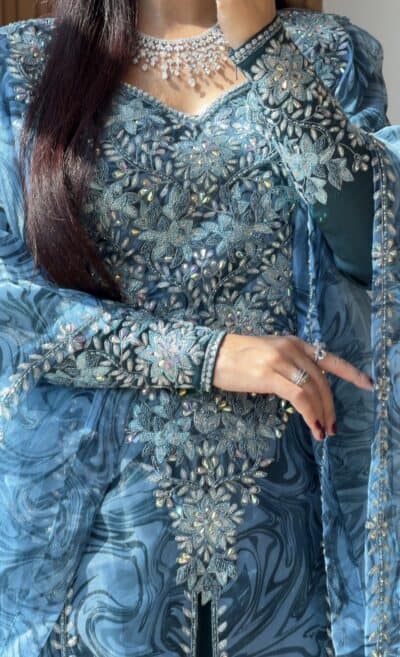 Anoona Thoub style