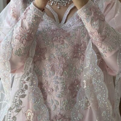 Hala w marhaba Thoub