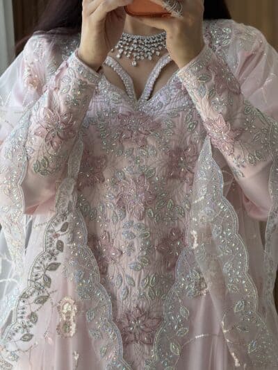 Hala w marhaba Thoub